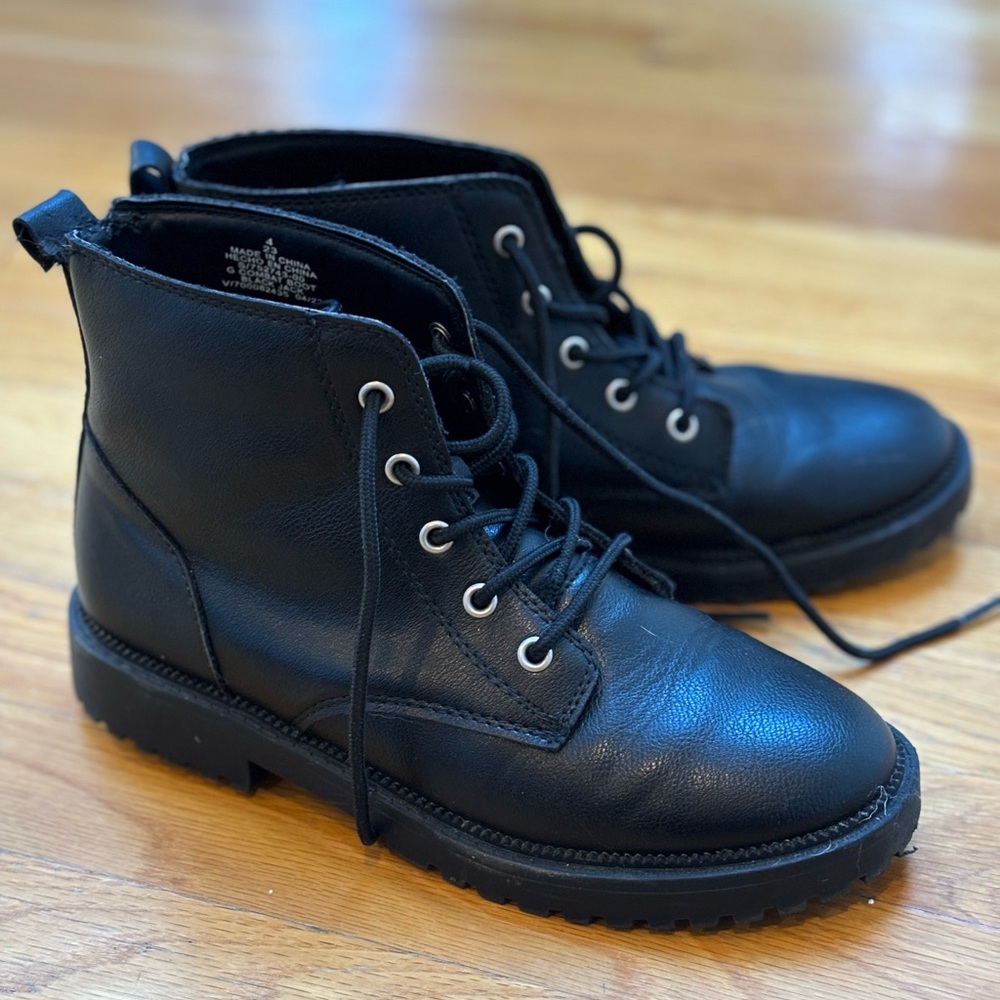 Girls boots